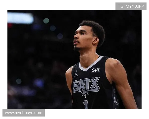 文班亚马新赛季表现惊艳场均20分10篮板3盖帽稳居最佳新秀前列