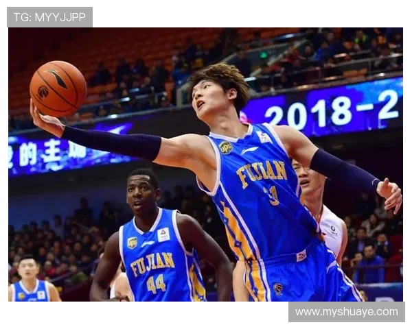 王哲林的篮球之路:从青涩少年到CBA明星的成长历程与背后故事 王哲林的篮球之路:从青涩少年到CBA明星的成长历程与背后故事