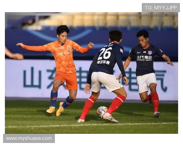 鲁能泰山与上海绿地的激烈对决展现中超联赛的精彩与魅力